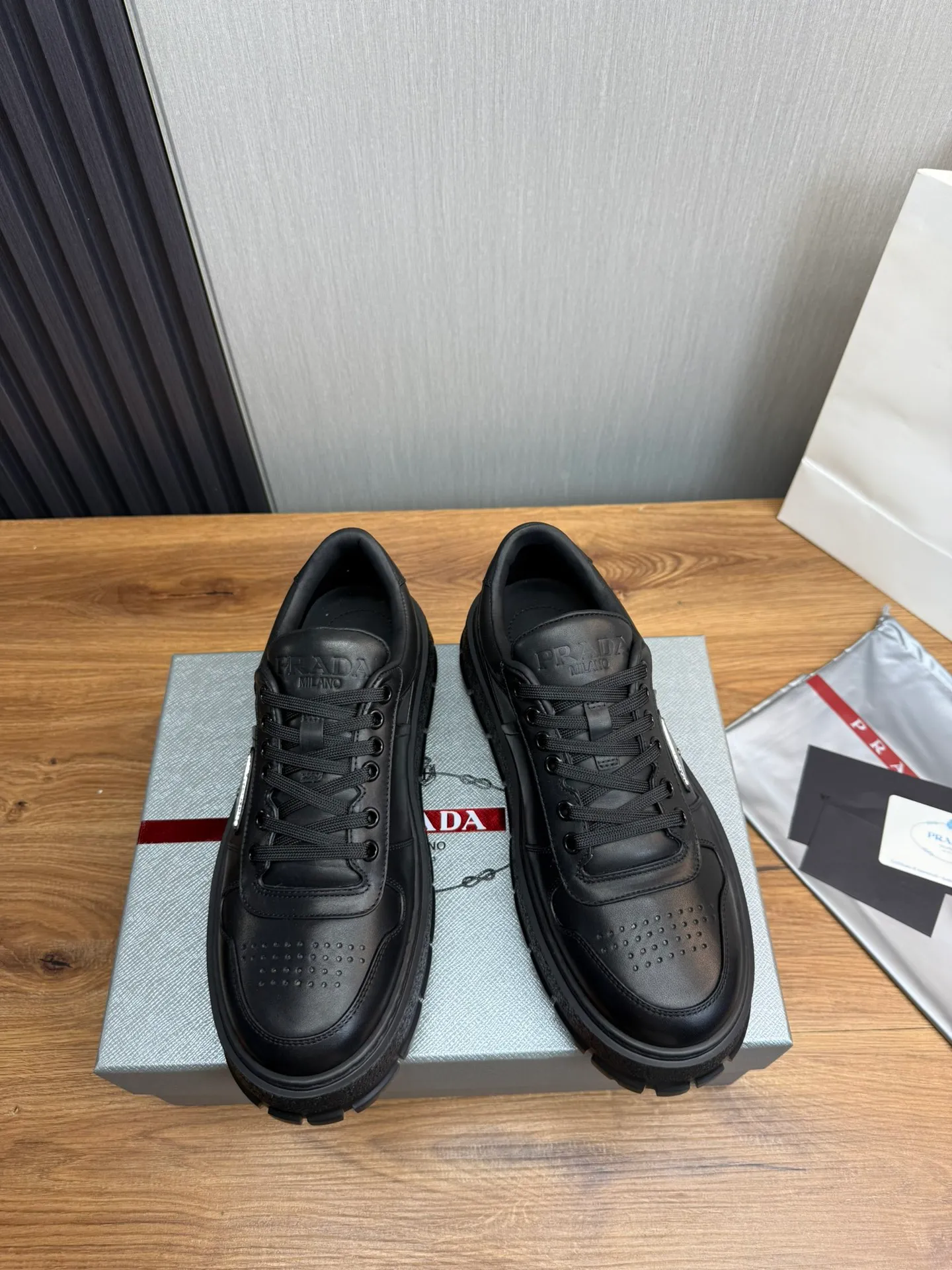 Men's shoes 💰620💰 [PRADA] Autumn and winter hot men's shoes are shipped 👏Official website synchronized ⬆️Original fly-woven cowhide fabric + cowhide lining, 1⃣️:1⃣️reproduction, original sole, 38-45 (45. Customized, non-refundable)